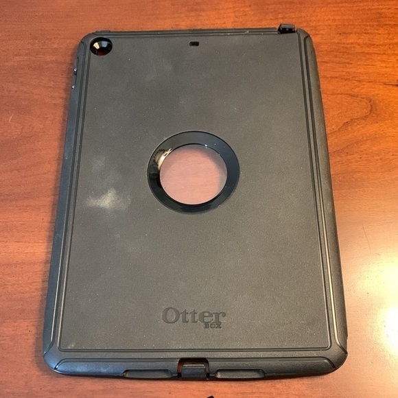 OtterBox Defender Series Case for IPad 5th/6th Gen - Black - Picture 3 of 8